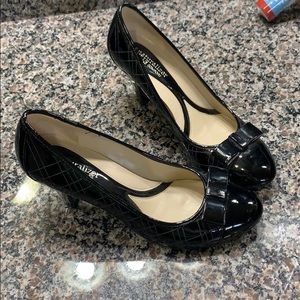 Naturalizer pumps